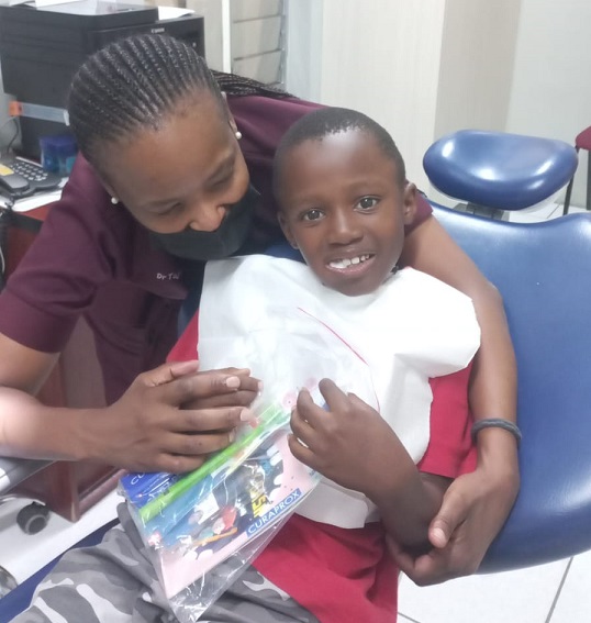 Dentist extracted a boys tooth